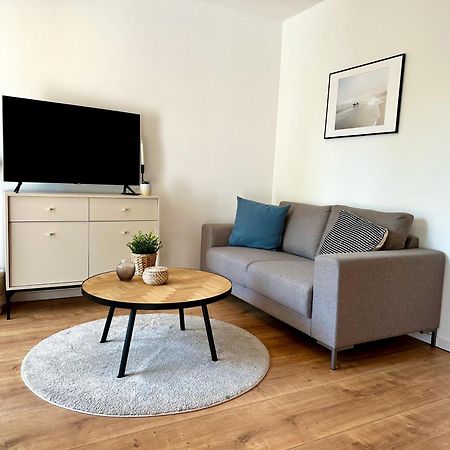 Gemuetliches 1R Apartment Mit Balkon, Parking, Tv Streaming Magdeburg Luaran gambar