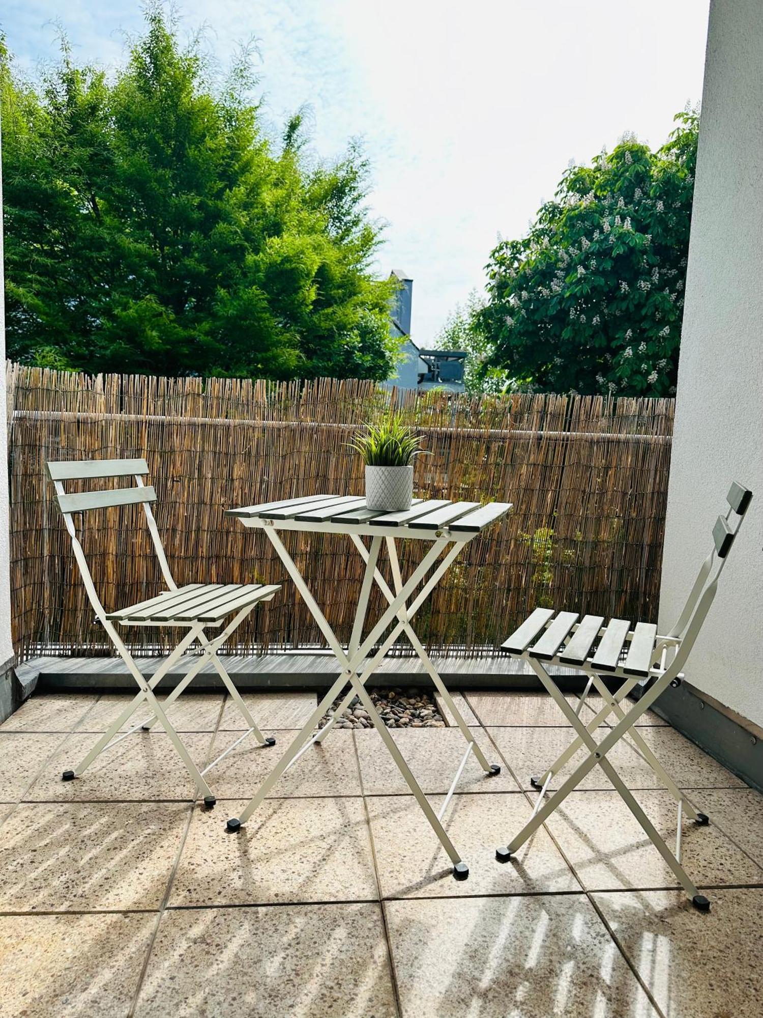 Gemuetliches 1R Apartment Mit Balkon, Parking, Tv Streaming Magdeburg Luaran gambar