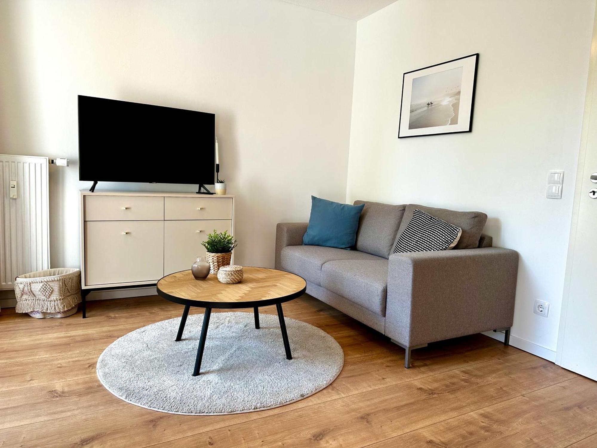 Gemuetliches 1R Apartment Mit Balkon, Parking, Tv Streaming Magdeburg Luaran gambar