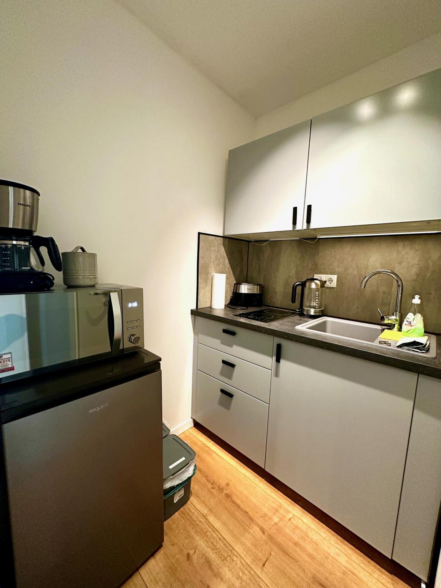 Gemuetliches 1R Apartment Mit Balkon, Parking, Tv Streaming Magdeburg Luaran gambar
