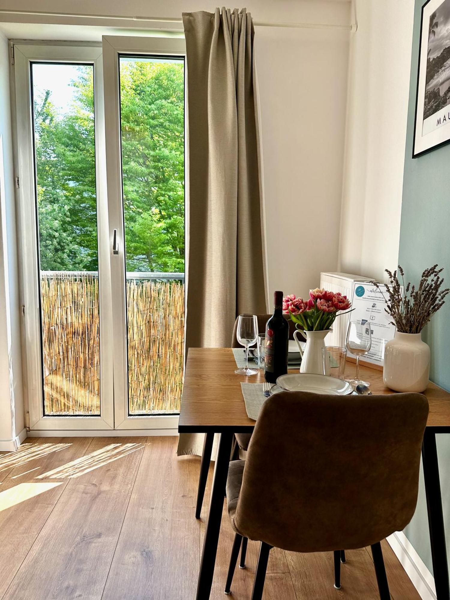 Gemuetliches 1R Apartment Mit Balkon, Parking, Tv Streaming Magdeburg Luaran gambar